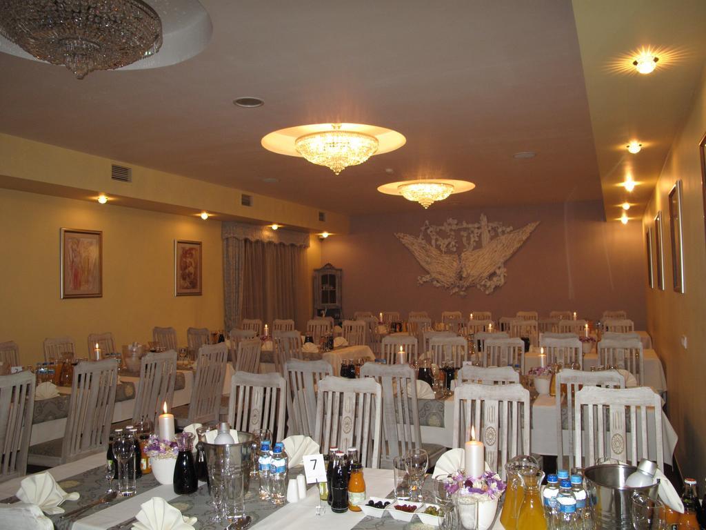 Via Appia Hotel Raszyn Kültér fotó