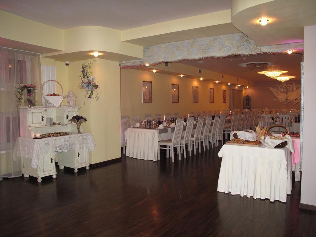 Via Appia Hotel Raszyn Kültér fotó
