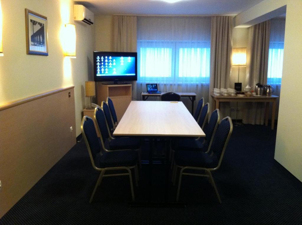 Via Appia Hotel Raszyn Kültér fotó